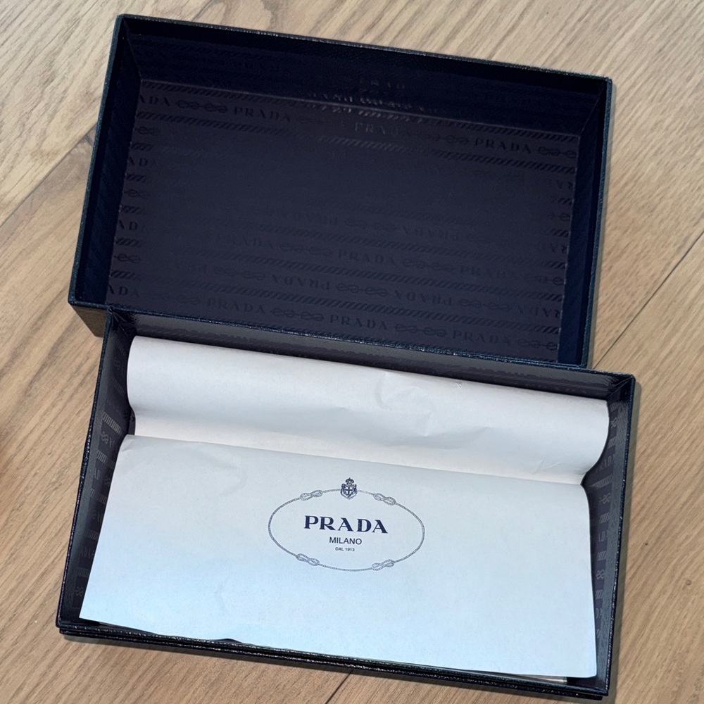 Prada Gift Box - Dark Navy with closure band and tissue paper - Picture 4 of 8